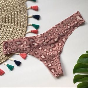 Victoria’s Secret Incredible Seamless Thong Panty Pink Animal Spots Large NEW